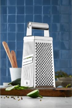 WMF Gourmet Vierkantreibe (8 x 24cm) für 19,99 Euro