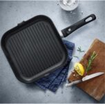 WMF Grillpfanne mit Ausguss (27×27 cm) für 34,99 Euro