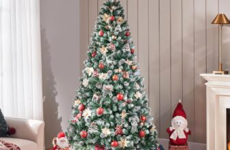 Yaheetech künstlicher Weihnachtsbaum mit Schnee und 64 Kiefernzapfen (183 cm) für 55,99 Euro