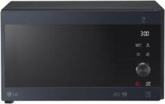 LG Electronics MH6565CPB Mikrowelle für 129,99 Euro