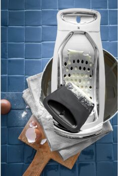 WMF Spätzlereibe (35 x 14 cm) für 19,99 Euro