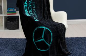 Character World Mercedes AMG Petronas Fleecedecke für 19,39 Euro