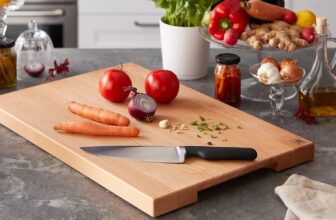 ZWILLING Schneidbrett aus massivem Buchenholz (60 × 40 × 3 cm) für 34,95 Euro