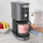 Ninja CREAMi Deluxe Eis- und Eisgetränkmaschine (NC501EU) für 199 Euro
