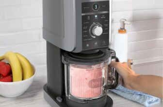 Ninja CREAMi Deluxe Eis- und Eisgetränkmaschine (NC501EU) für 199 Euro