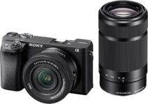 Sony Alpha 6400 spiegellose Kamera mit 16–50mm Objektiv für 679,15 Euro