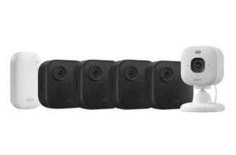Blink Outdoor 4 Kamera-Set inklusive Blink Mini 2K+ Innenkamera und Sync Module Core für 84,99  Euro